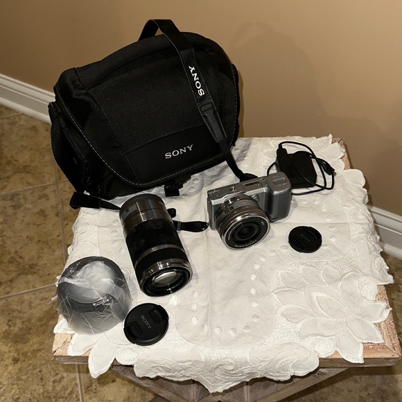 SONY Camera - Picture 2 of 7